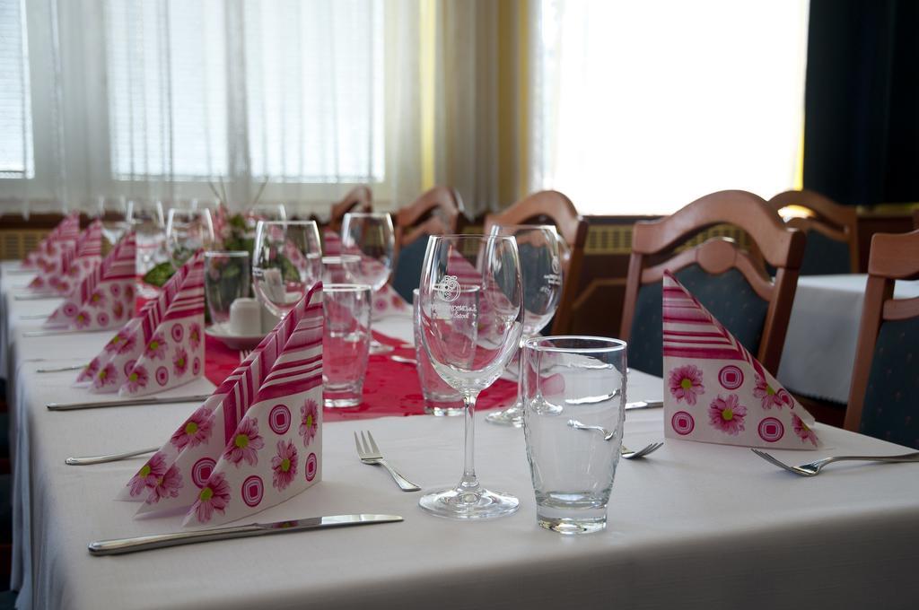 Hotel Slunce Havlíčkŭv Brod Esterno foto