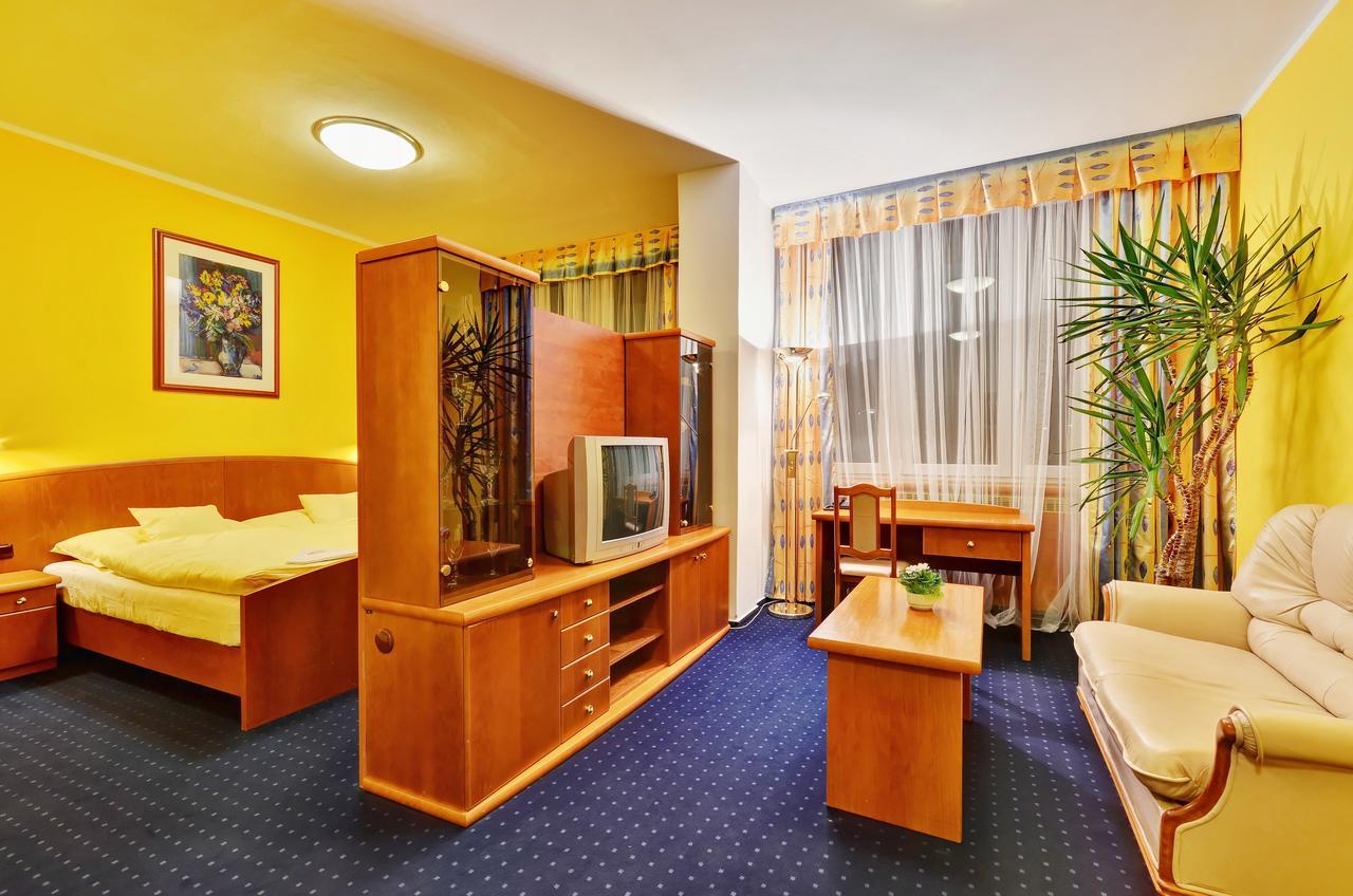 Hotel Slunce Havlíčkŭv Brod Esterno foto