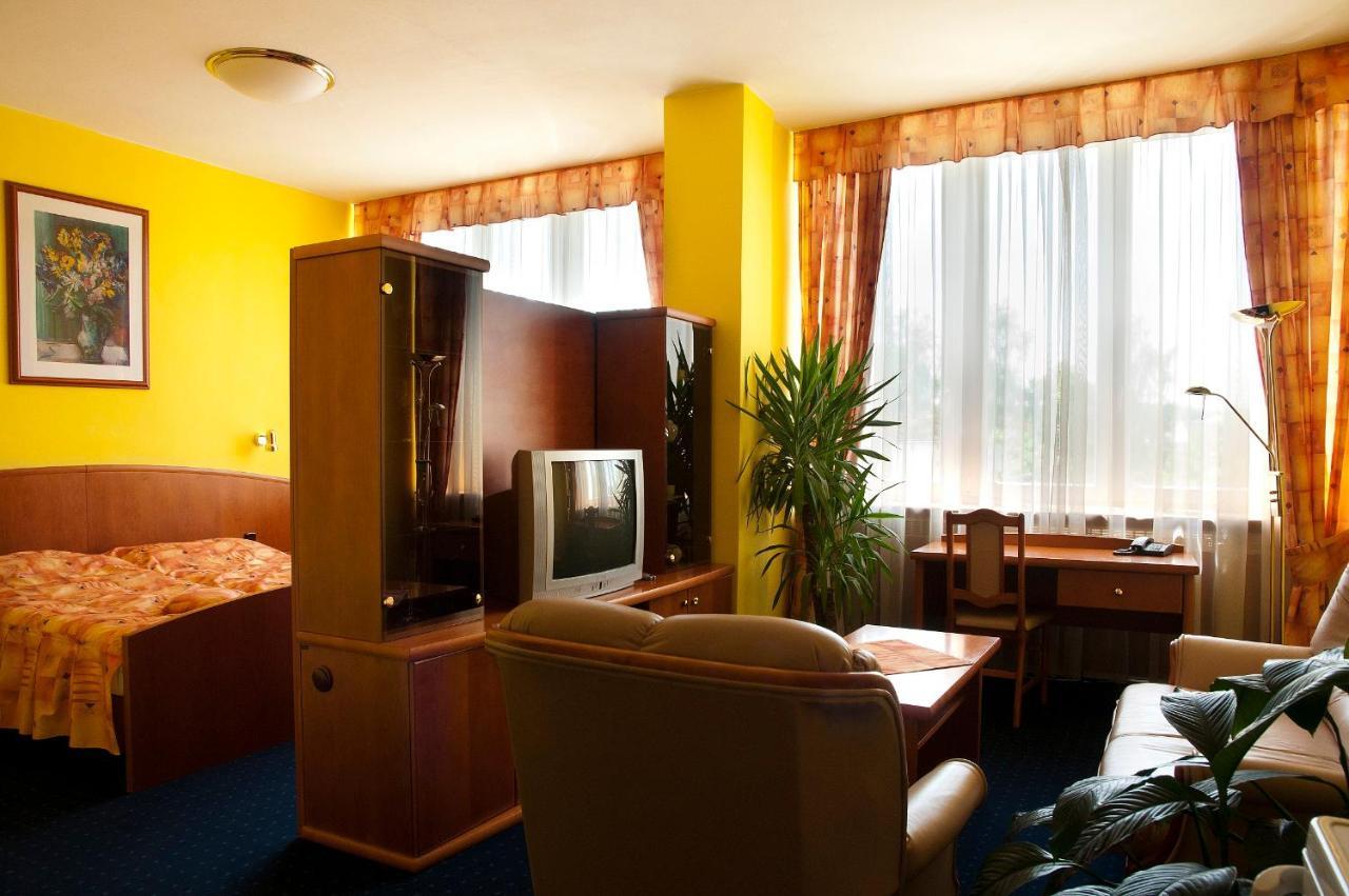 Hotel Slunce Havlíčkŭv Brod Esterno foto